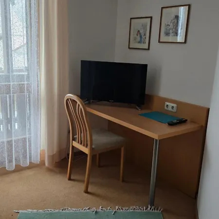 Pensionschilling 招待所 格拉斯布鲁恩