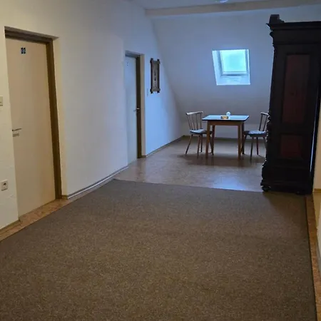 Pensionschilling 招待所 *